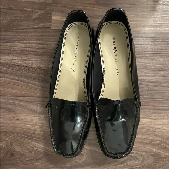 Anne Klein Black Leather Flats Moccasin-Style - Picture 8 of 9